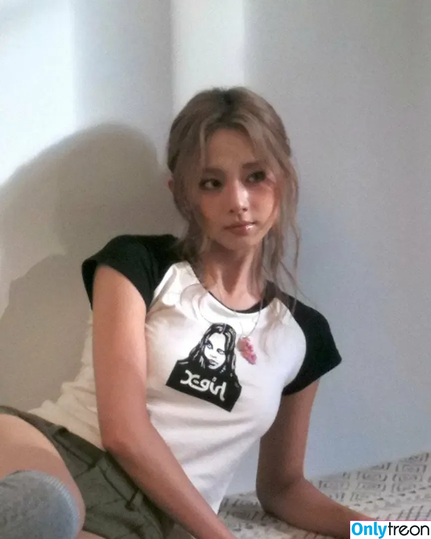 Tzuyu nude photo #0005 (Chiu Chú-jû | Twice / thinkaboutzu)