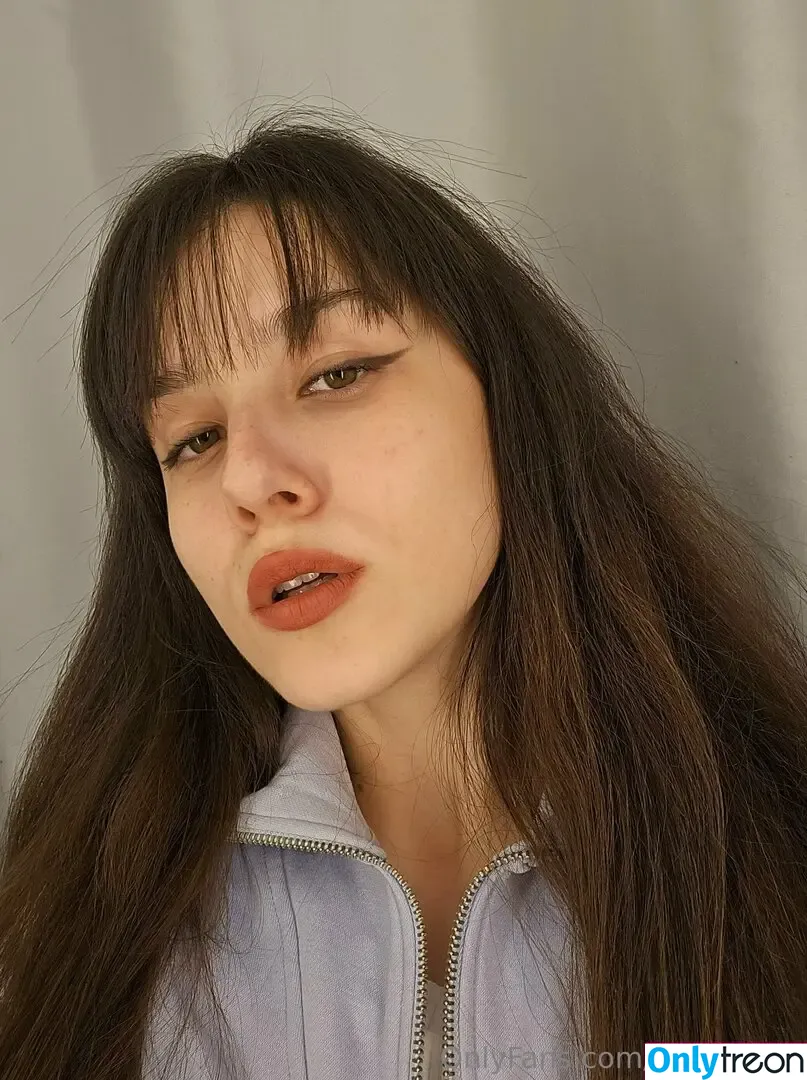 ufoundher голая photo #0030 (kelliedrinksbeer)