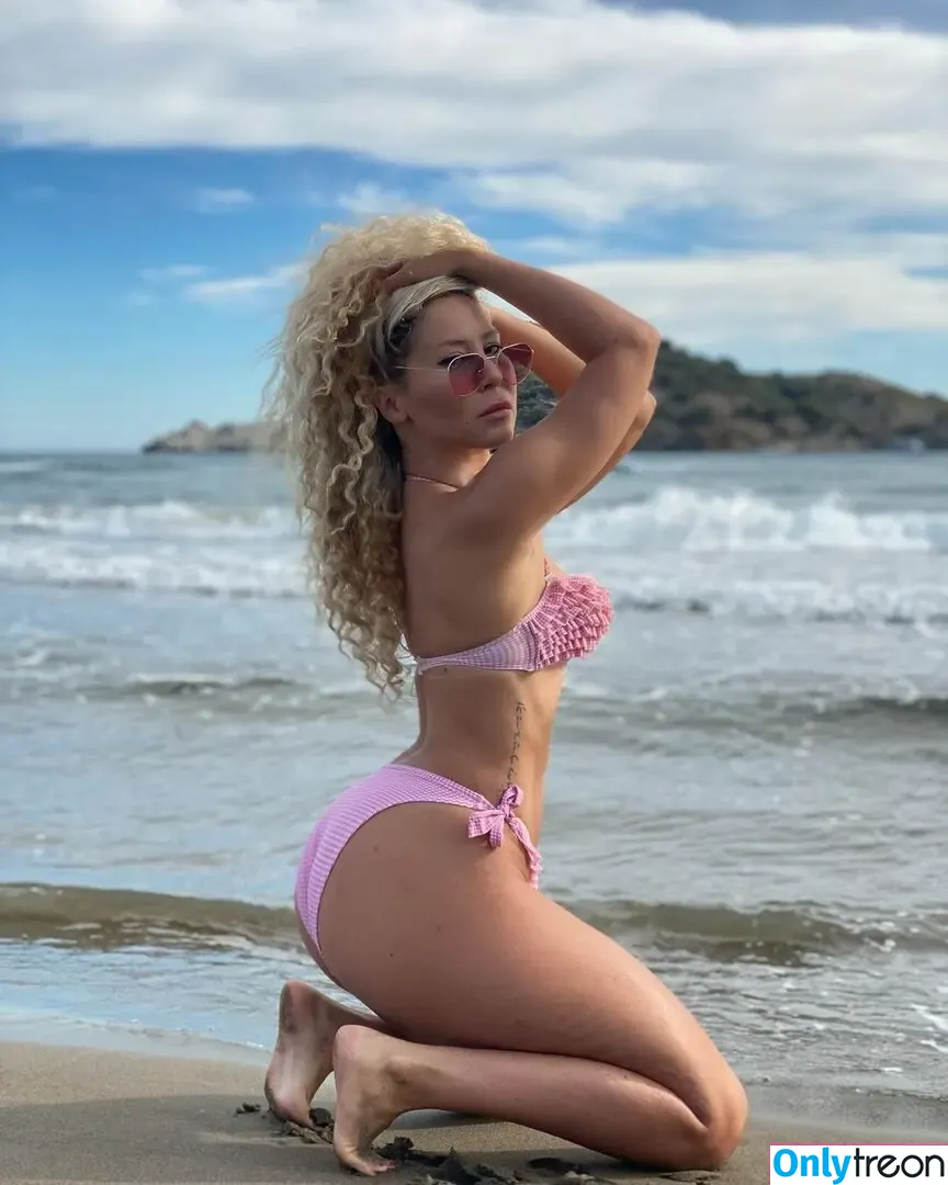 ulyanaofficial nude photo #0002 (ulyana_ulyn)