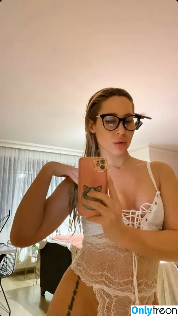 ulyanaulya nude photo #0001 (ulyanaofficial)