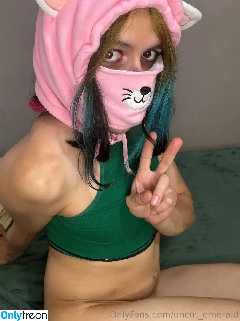 uncut_emerald nude photo #0006 (emeralduncut)