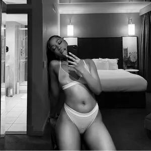 Unfilteredhours nude photo #0006