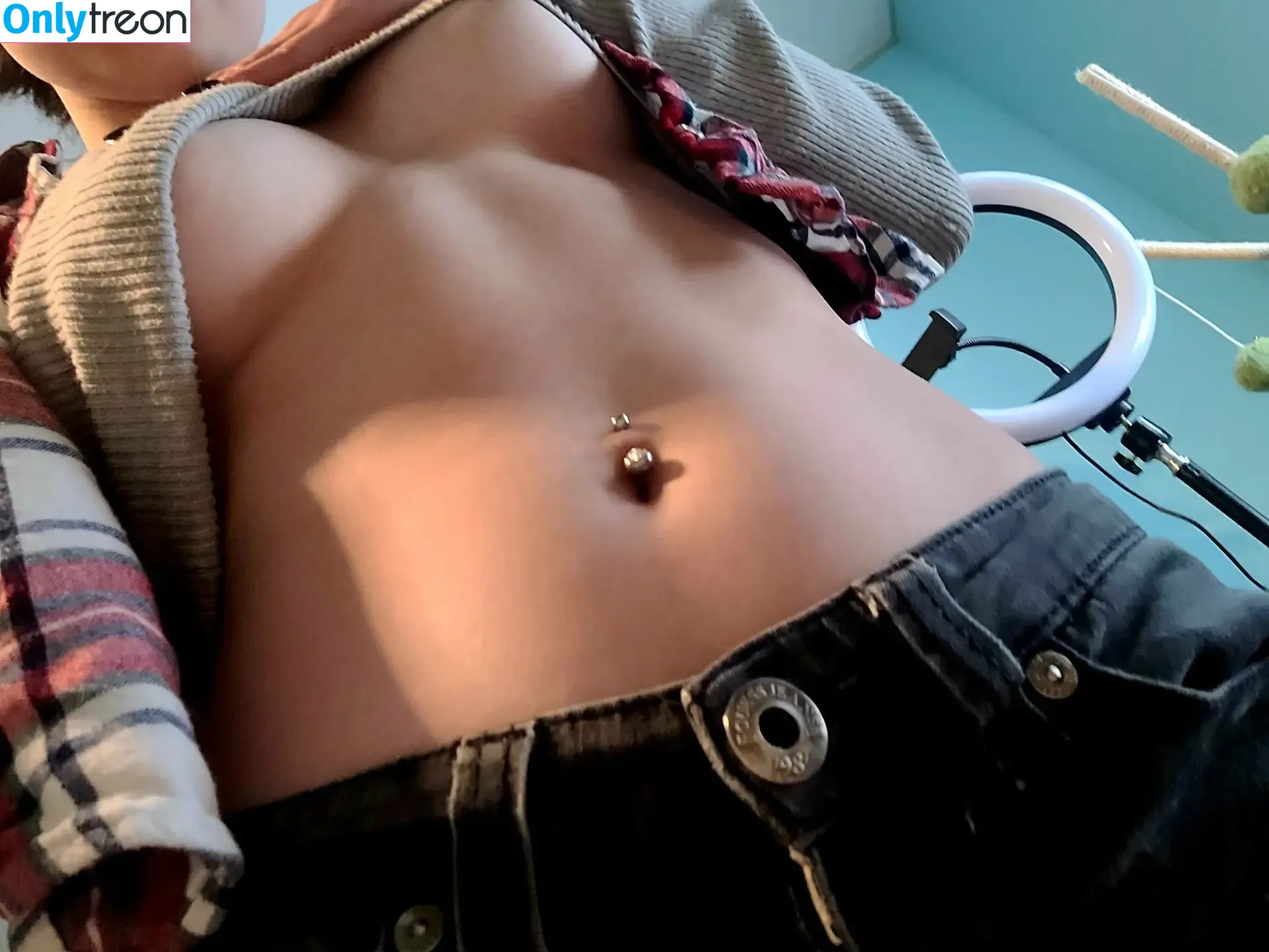 unh0lyvixen_18 nude photo #0027 (honeylesliee)