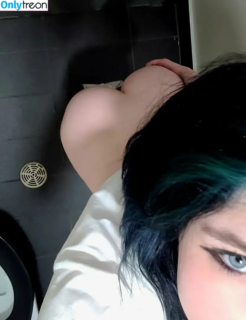 unh0lyvixen_18 nude photo #0067 (honeylesliee)