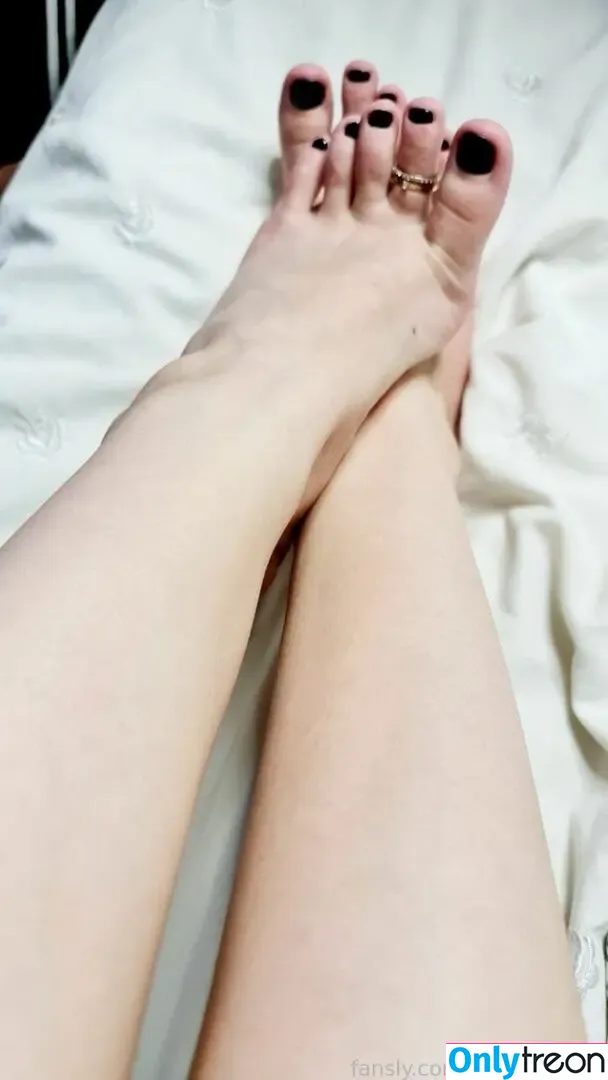 unicornsfeet голая photo #0038 (PinkGirlViki / PinkViki / strupedsofunicorns / victoriavikiv)