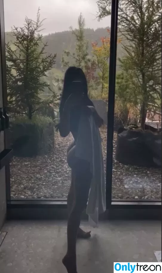 Unrealcobaine nude photo #0500 (Missa Julia / unrealcobain)