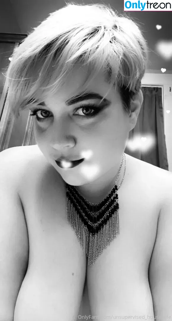 unsupervised_housewife nude photo #0002 (sunkisspecan79)