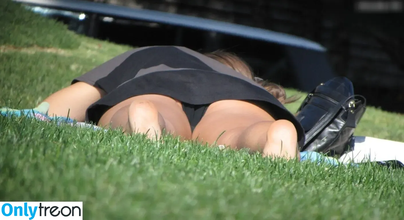Upskirt - Candids голая photo #0242 (Upskirt - Candids)