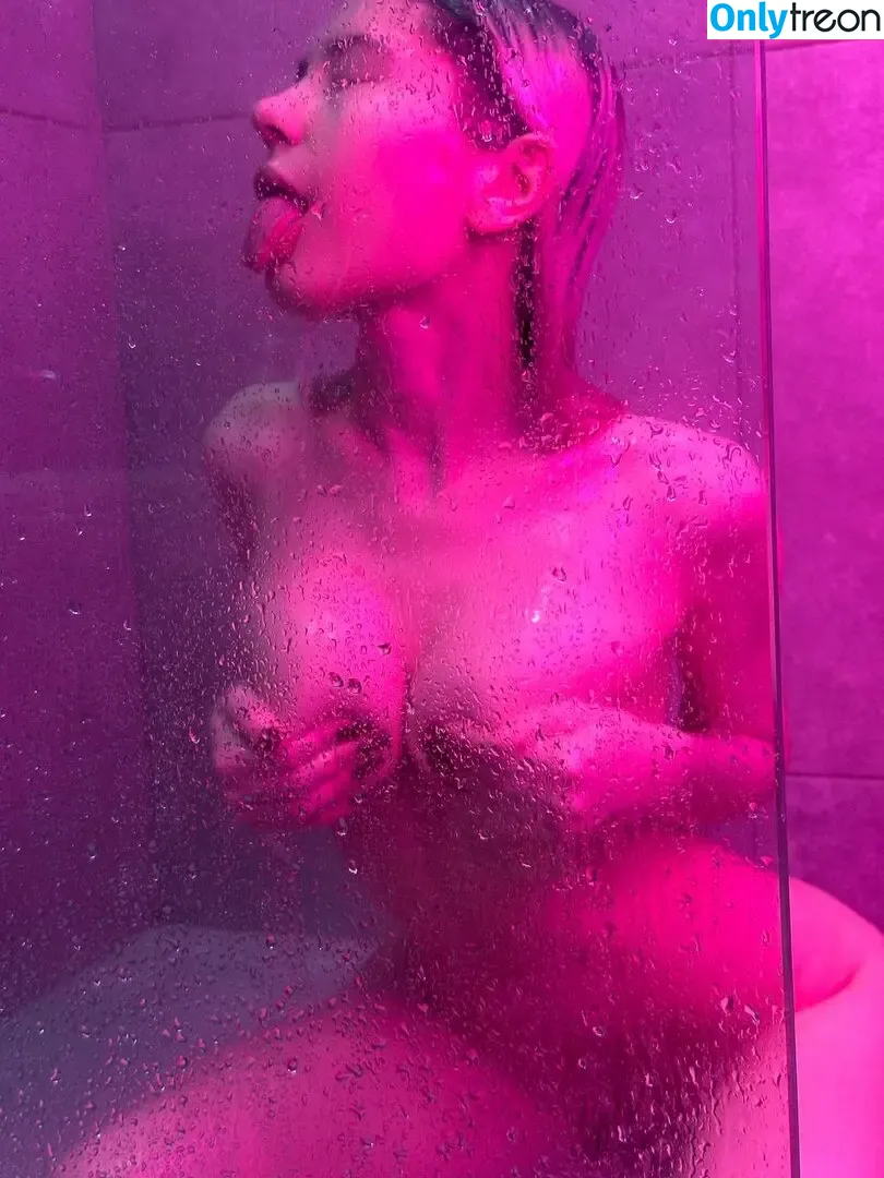 Urloveet голая photo #0019 (Urloveet)