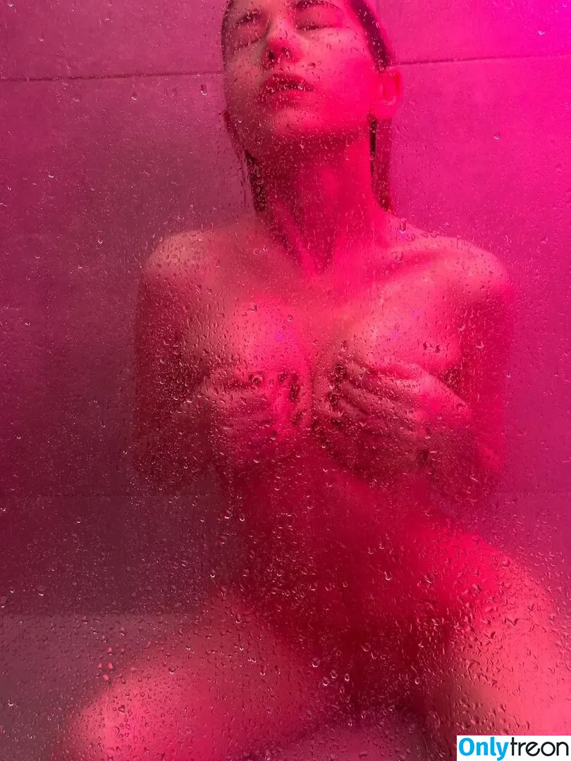Urloveet голая photo #0020 (Urloveet)
