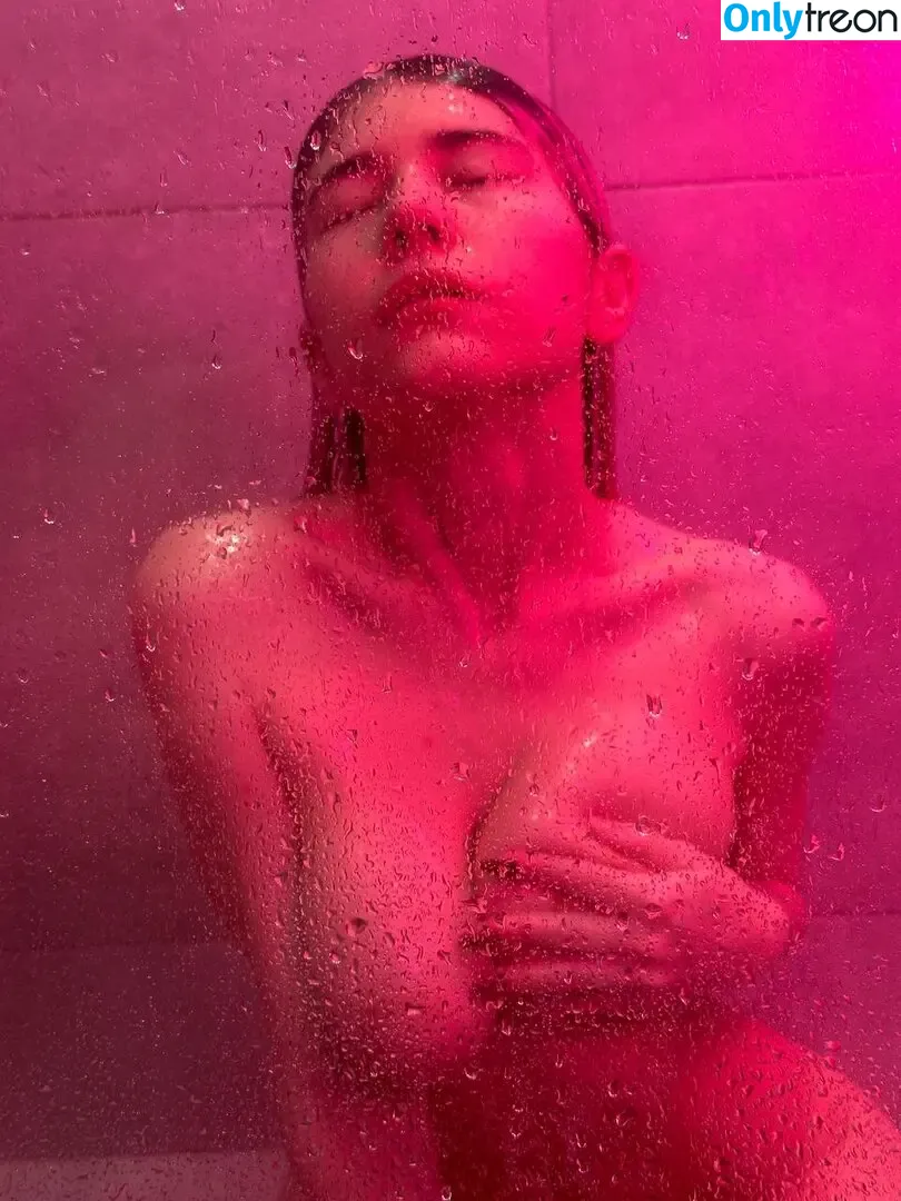 Urloveet голая photo #0021 (Urloveet)