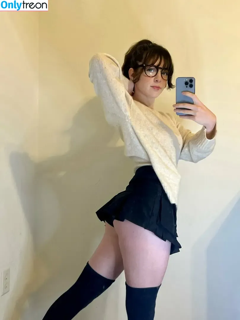 Ursiiday nude photo #0004 (Ursiiday)
