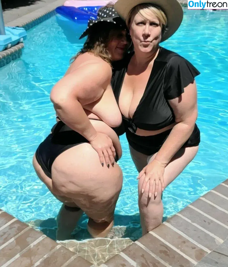 Ursula nude photo #0035 (fantasymilfursula / ursula_brooklyn / ursulasworld / ursulatv)