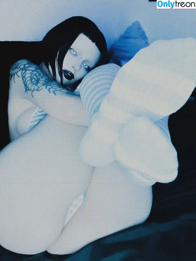 userelaine nude photo #0002 (userelaine_exe)