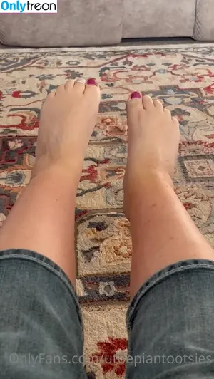 utoepiantootsies / noelstravelingtootsies nude photo #0003