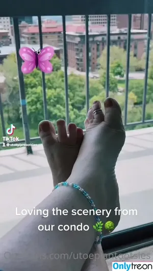 utoepiantootsies / noelstravelingtootsies nude photo #0005