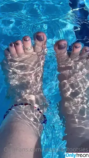 utoepiantootsies / noelstravelingtootsies nude photo #0007