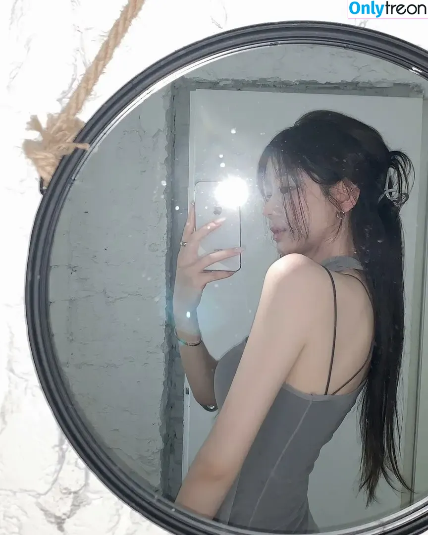 Uzaa nude photo #0112 (____uzaa)