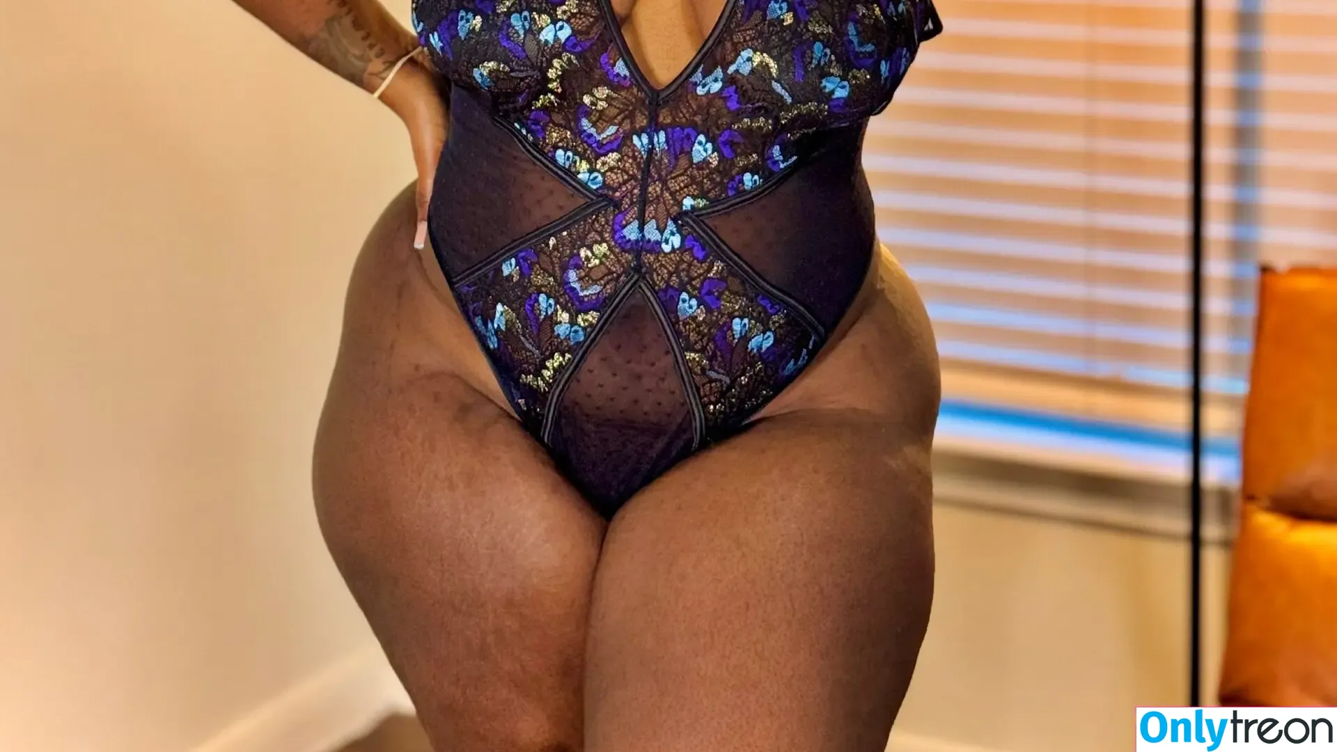 Valbabyyy3 голая photo #0004 (thicc booty chick / valbabyyy03)