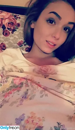 vale00ria / valearryia nude photo #0011