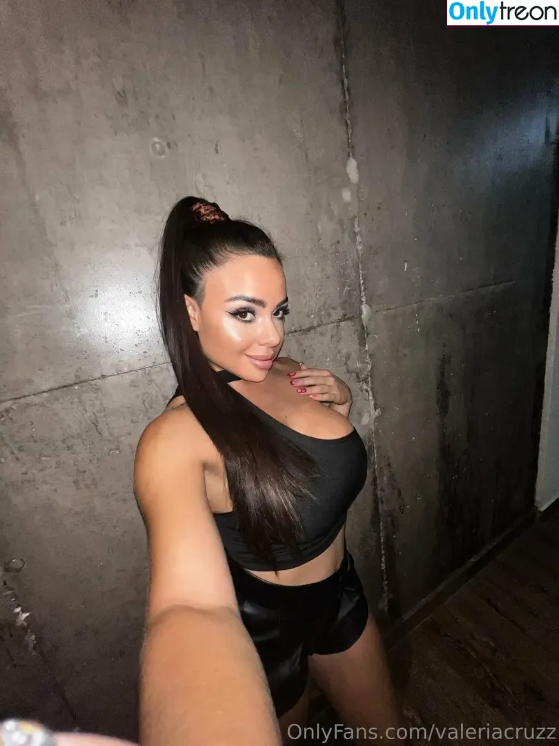 valeriacruzz голая photo #0137 (valecruzr)