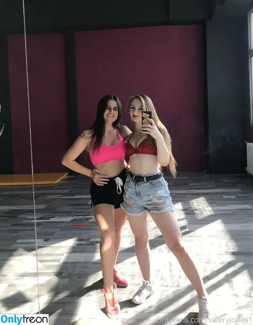 valeryjonesvip nude photo #0039 (valeryjones_)