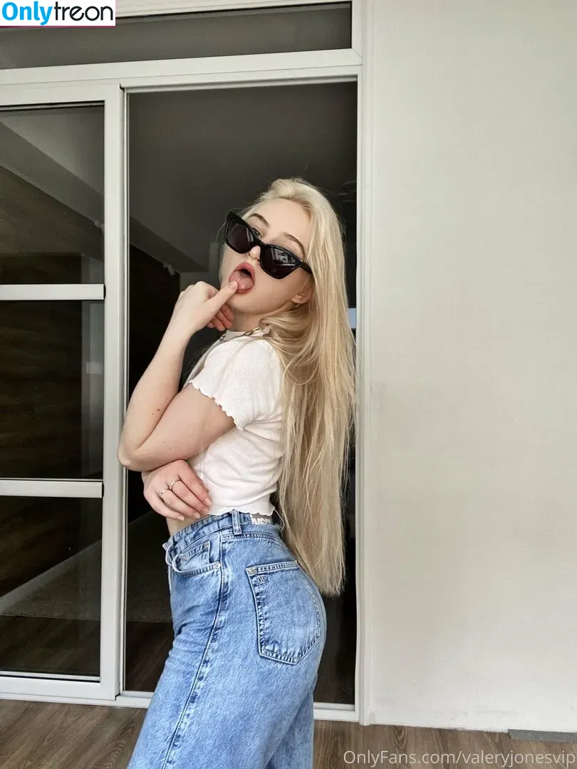 valeryjonesvip nude photo #0064 (valeryjones_)