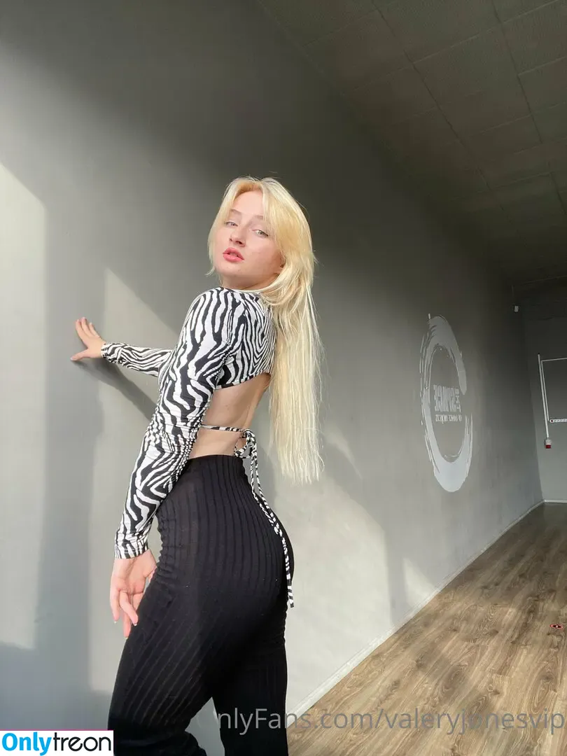 valeryjonesvip голая photo #0590 (valeryjones_)