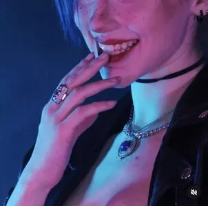 ValiantF0x / VixenValiant / user фото голая #0101