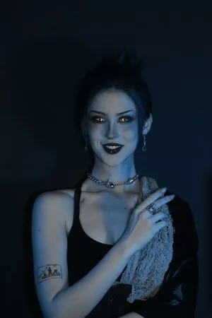 ValiantF0x / VixenValiant / user фото голая #0218