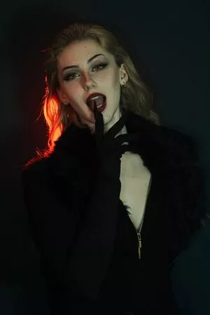 ValiantF0x / VixenValiant / user фото голая #0225