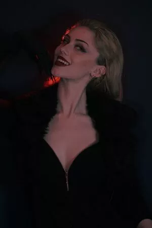 ValiantF0x / VixenValiant / user фото голая #0226