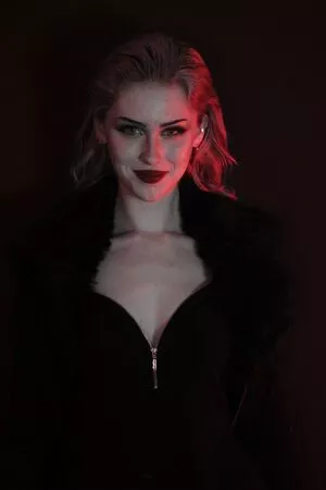ValiantF0x / VixenValiant / user фото голая #0236