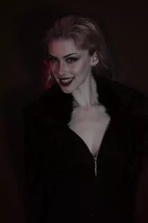 ValiantF0x / VixenValiant / user фото голая #0240