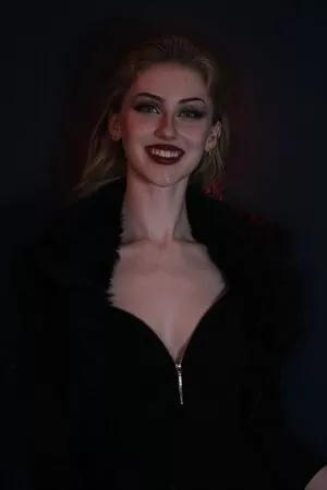 ValiantF0x / VixenValiant / user фото голая #0241