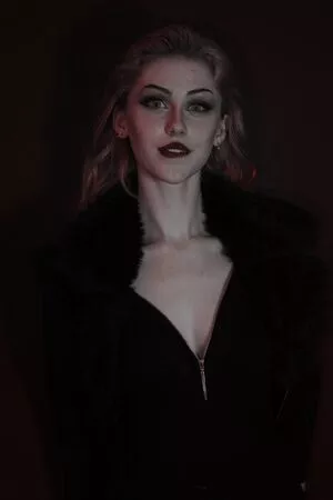 ValiantF0x / VixenValiant / user фото голая #0242