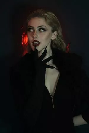 ValiantF0x / VixenValiant / user фото голая #0246
