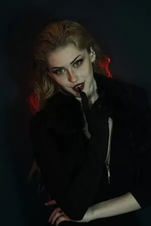 ValiantF0x / VixenValiant / user фото голая #0250