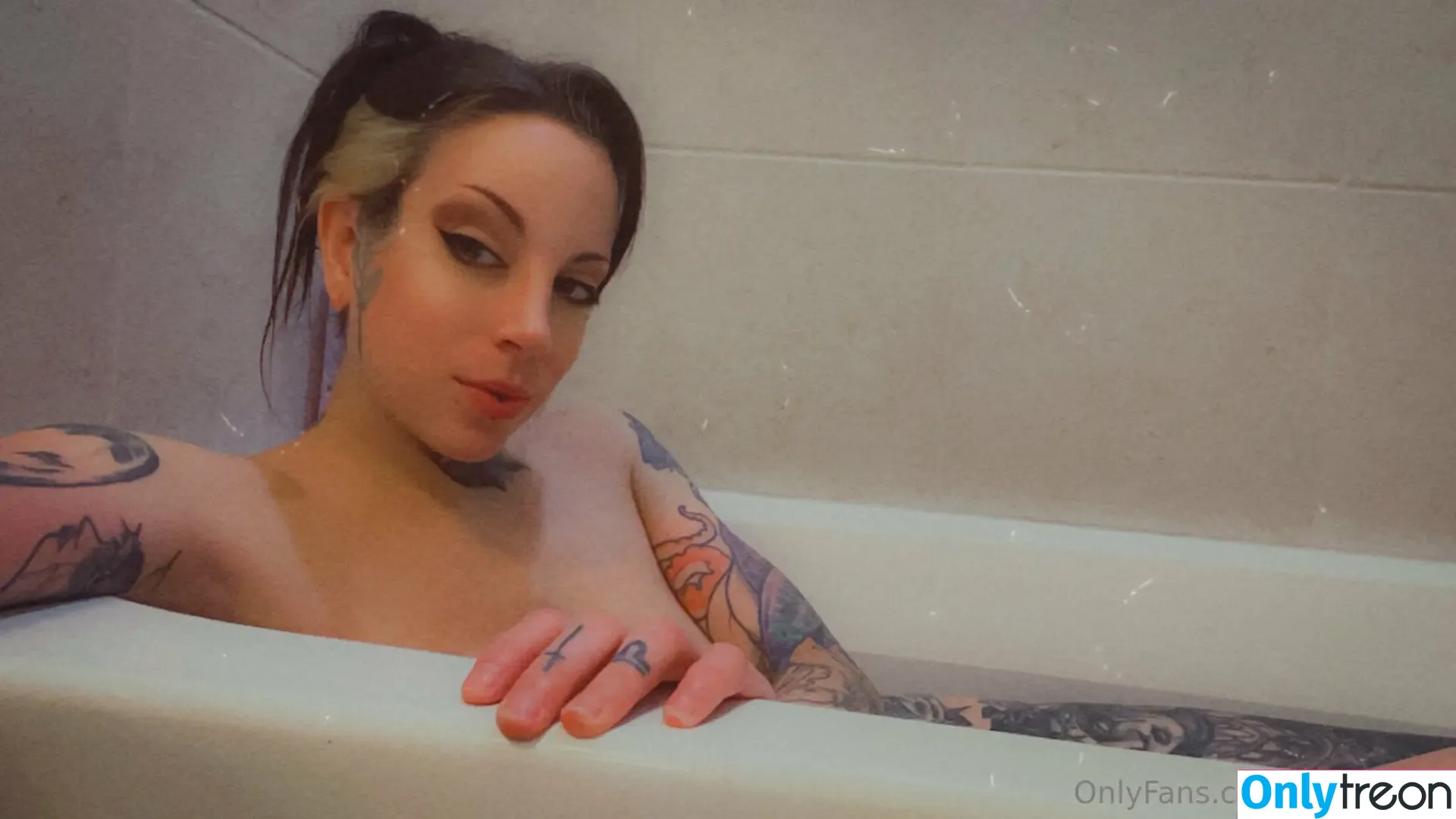 valorafree nude photo #0009 (valor.rescue)