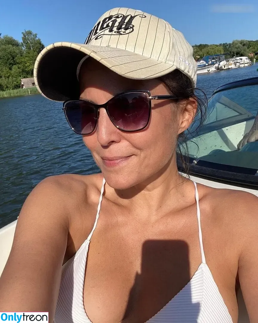 Vanessa Blumhagen голая photo #0036 (vanessa_blumhagen)