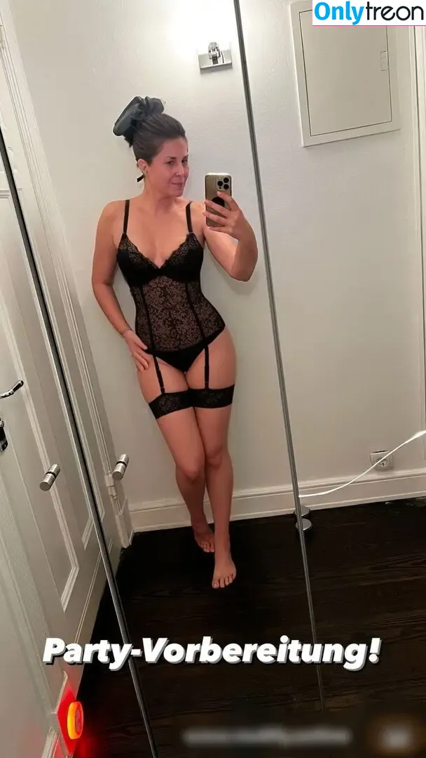 Vanessa Blumhagen голая photo #0213 (vanessa_blumhagen)
