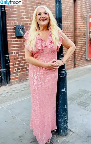 Vanessa Feltz / vanessafeltzofficial nude photo #0034