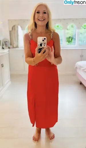 Vanessa Feltz / vanessafeltzofficial nude photo #0076