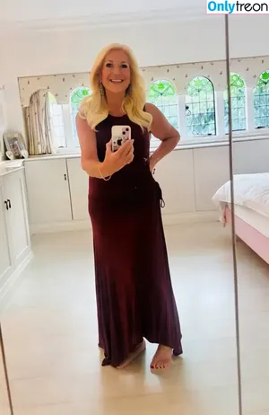Vanessa Feltz / vanessafeltzofficial nude photo #0084
