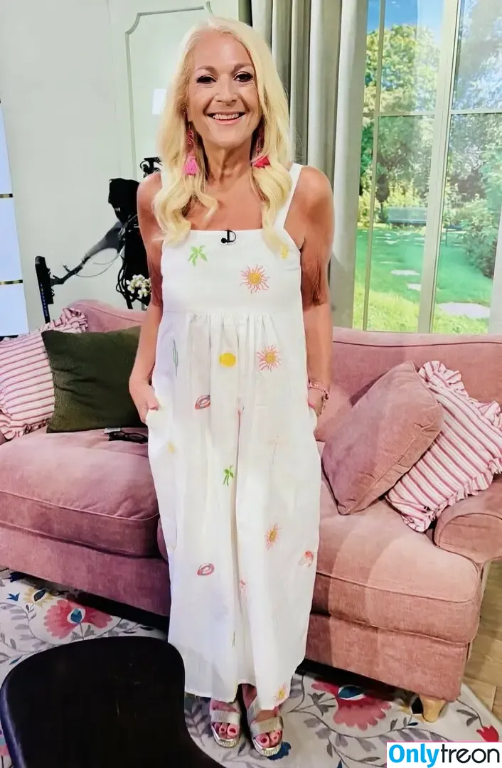 Vanessa Feltz nude photo #0072 (vanessafeltzofficial)