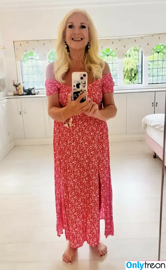 Vanessa Feltz nude photo #0074 (vanessafeltzofficial)