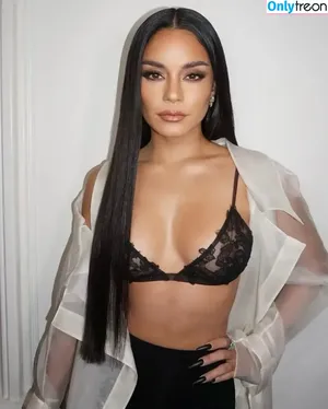 Vanessa Hudgens / VanessaHudgens фото голая #0300