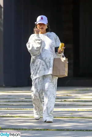 Vanessa Hudgens / VanessaHudgens фото голая #0388