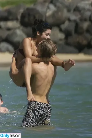 Vanessa Hudgens / VanessaHudgens фото голая #0448