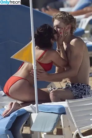 Vanessa Hudgens / VanessaHudgens фото голая #0455